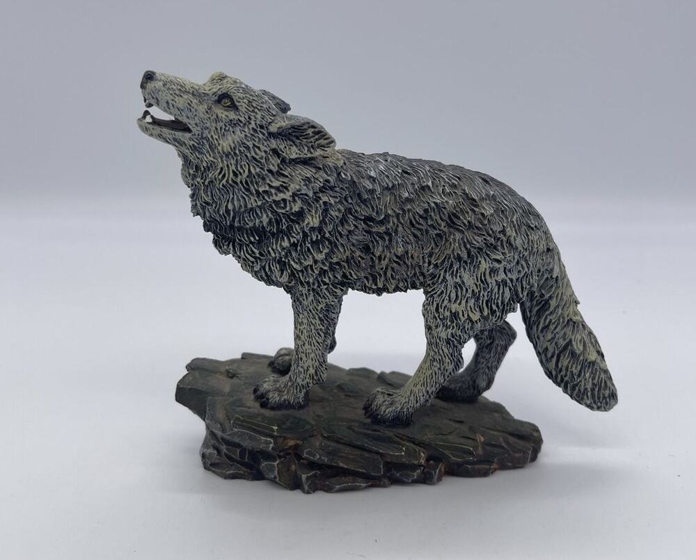 Gray Wolf Figurine by Russ Berrie Item No. 14654 Reg No 3355